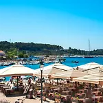 Carera Seaview Apartments